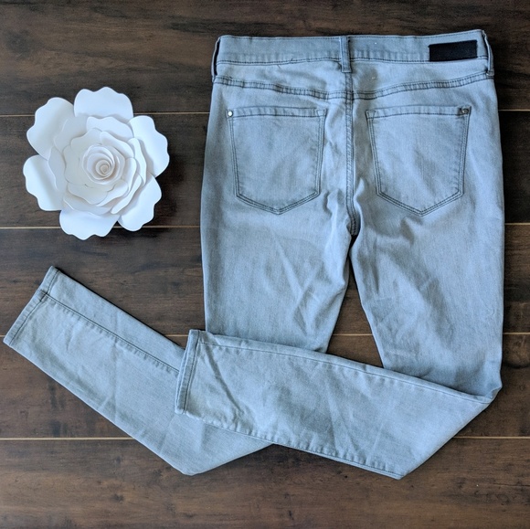 ❗SOLD❗DKNY Ave B Ultra Skinny Jeans in Ash Grey - Picture 4 of 5